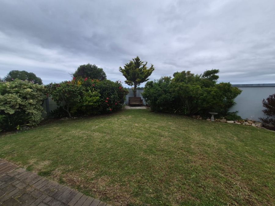 3 Bedroom Property for Sale in Boggomsbaai Western Cape